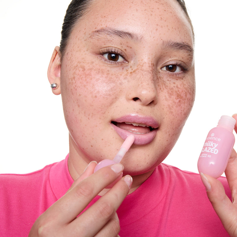 Essence Milky Glazed Glossy Lip Balm 02 Strawberry Whip