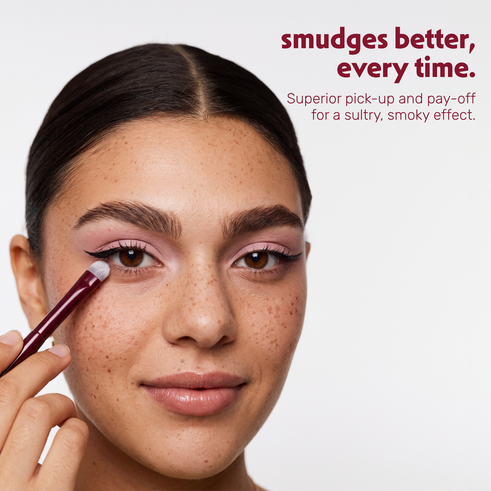 Model smudges eyeshadow along the lash line with the Boozyshop Flawless Smudge Brush