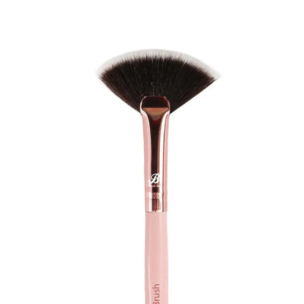 Kleine fan brush van Boozyshop in rose gold, voor highlighter