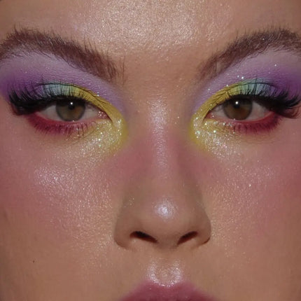 Colour Explosion van Boozyshop, felgekleurde oogschaduw, eyeliner en lippen voor een kleurrijke look