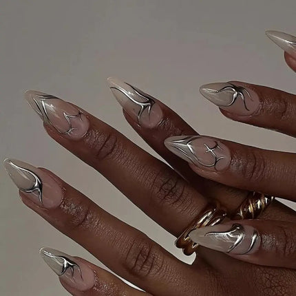 Molten metal nails van Boozyshop, metallic nagellak met chrome-effect