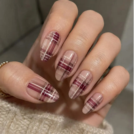 Tartan nails van Boozyshop, nagellak en nail art tools voor een ruitjespatroon