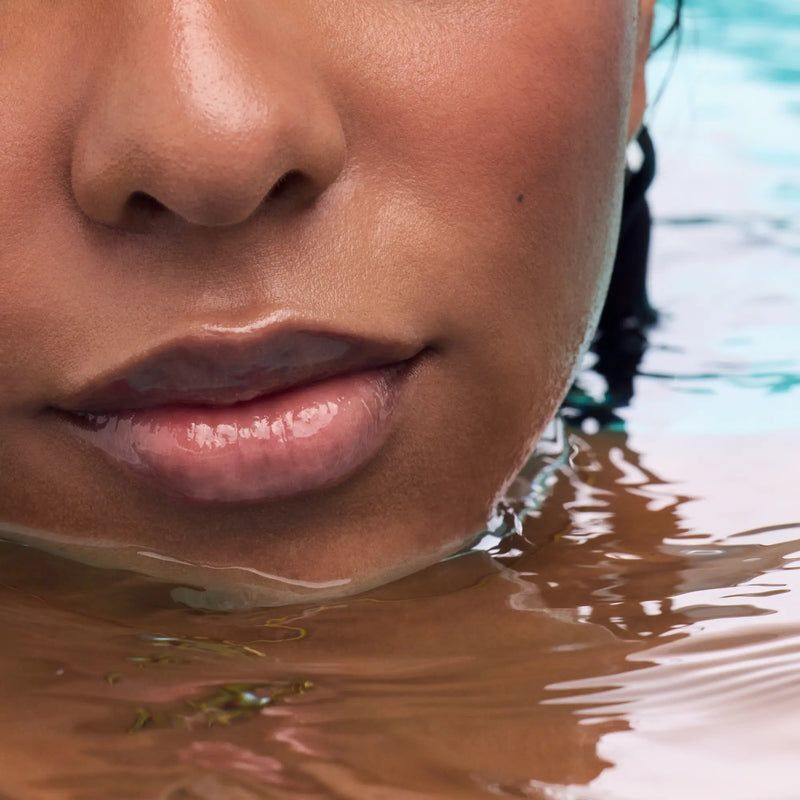 Essence X Disney The Little Mermaid Bi-phase Lip Oil 01 You Can Swim With Us
