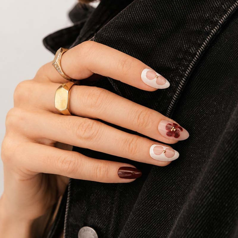 MoYou London Press On Velvet Bloom nepnagels met een velvet bloom design en gel-achtige finish.
