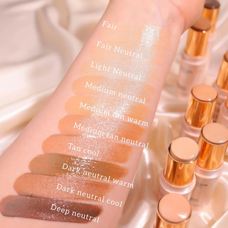 Revolution Skin Silk Glow Tint Sheer Foundation Stick Dark Neutral Warm, crèmige foundation stick, foto 2 van 5